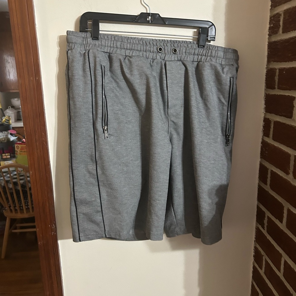 Dkny Men's Gray Casual Shorts size xl